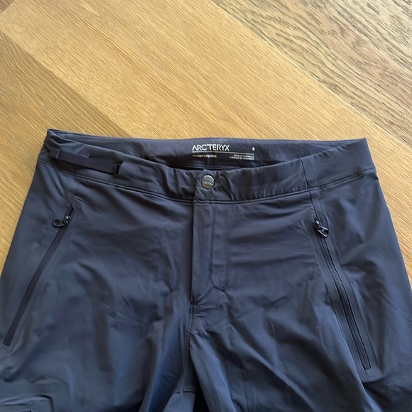 Arc’teryx GAMMA PANT WOMEN'S in Black Saphire. Size 4R - Picture 4 of 8